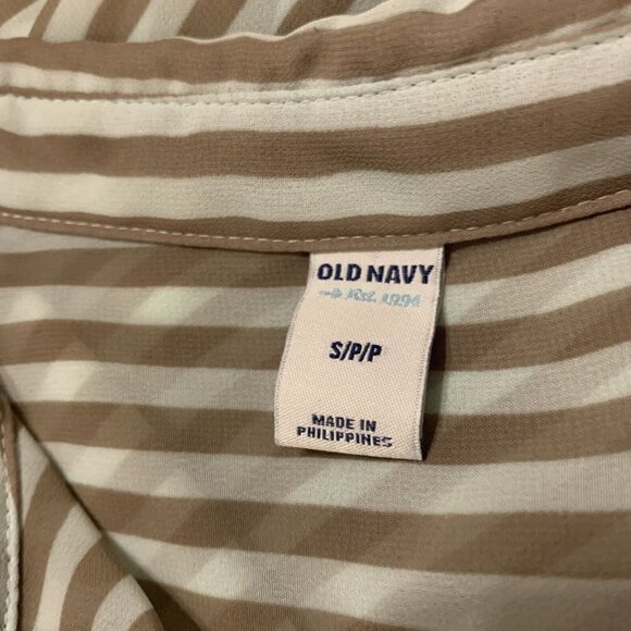 Old Navy. Size SP. Long Sleeve, Button Down, Sheer Shirt. Button Cuffs. B22 - Picture 7 of 7